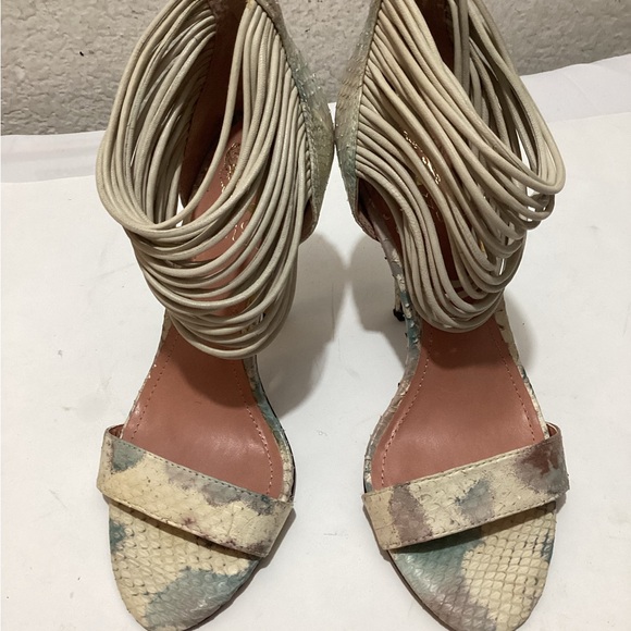 Vince Camuto Wesley Snakeskin Sandals size 6.5 B - Picture 3 of 9